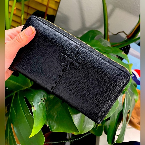 Tory Burch Handbags - Tory Burch Mcgraw round long Wallet, black